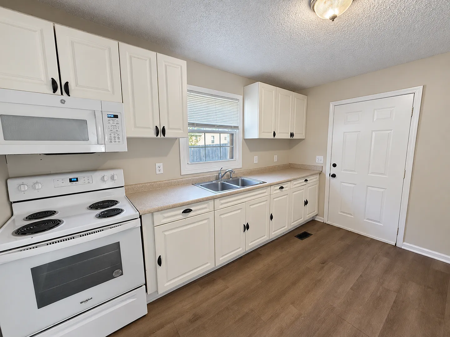 Two bedroom, 1 bath house in Graham — Photo 3