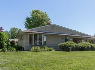 52 Twin Leaf Ln, Levittown, PA
