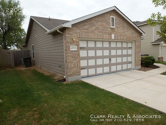 2nd image of 2206 Mission Cir