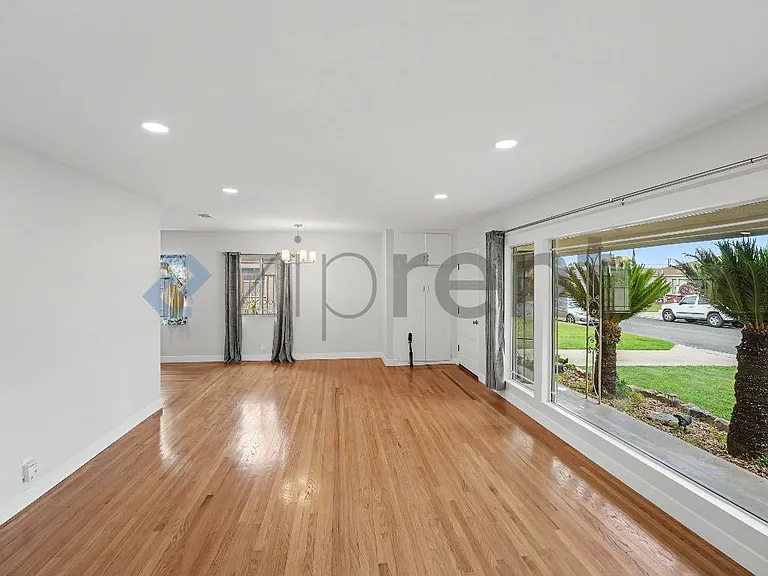 7343 Cloverlawn Dr — Photo 8
