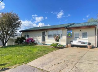 915 Alvin St, Flatwoods, KY 41139