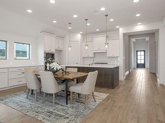 4th image of 9502 Chateau Hill Dr