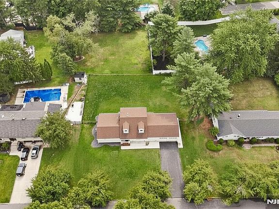 2nd image of 628 La Manna Dr