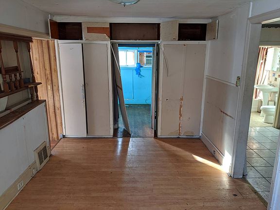 5th image of 104 Otto St