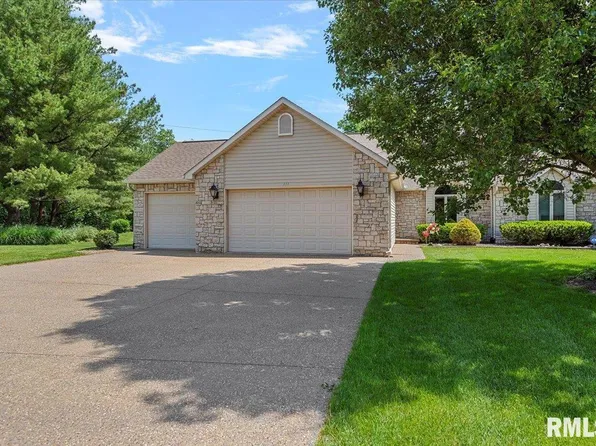 111 Country Pl, Springfield, IL 62703
