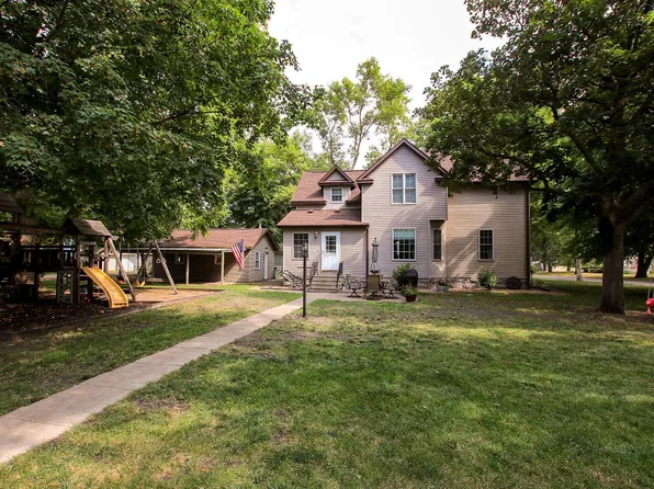 504 N Hennepin St, Winthrop, MN 55396