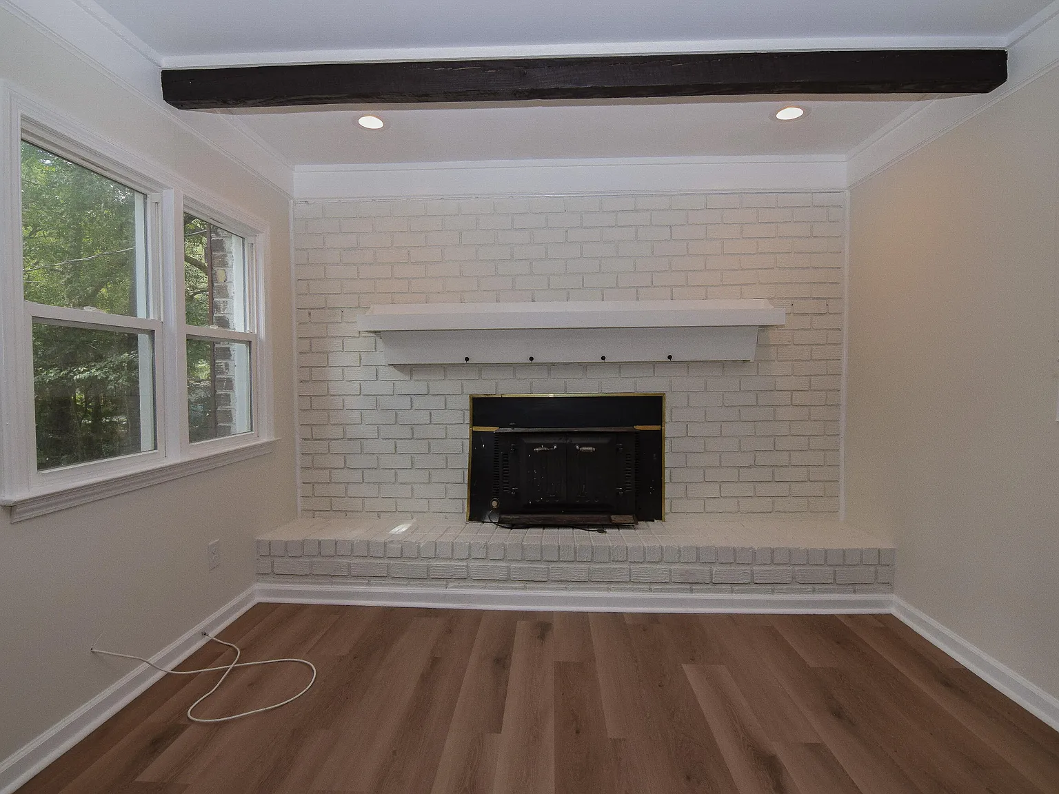3 bed, 1.5 bath, 1392 sqft, $1,800 — Photo 2