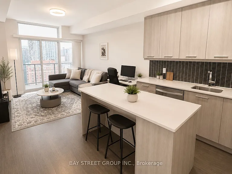 105 George St #1712 — Photo 2