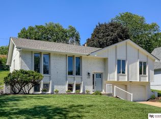10904 Taylor St, Omaha, NE 68164