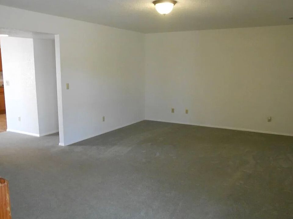 1st image of 1015 Boswell Dr