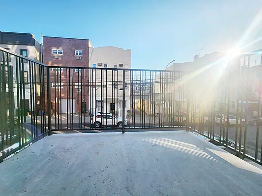 Rented by RELEASE NY | media 24