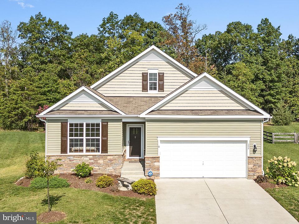 1st image of 168 Flagstick Ct