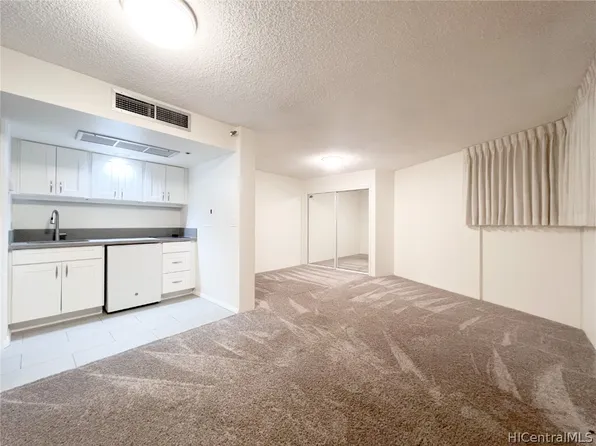 1088 Bishop St APT 1005, Honolulu, HI 96813