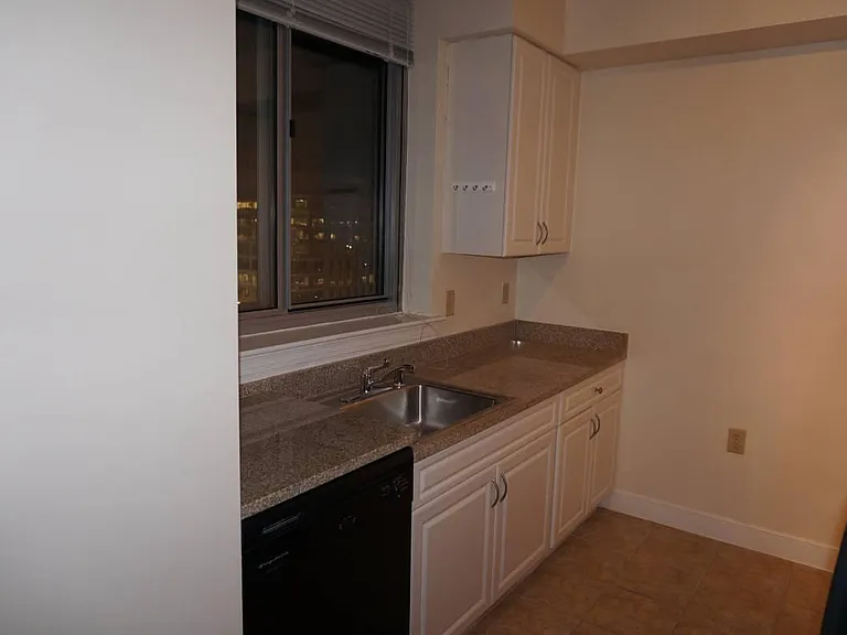 555 Massachusetts Ave NW #1214 — Photo 3