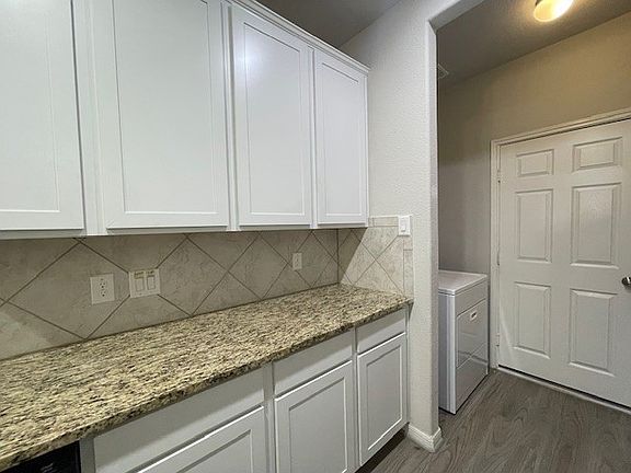 5th image of 156 Camelot Place Ct #156