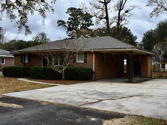 3rd image of 206 Blythe Ave