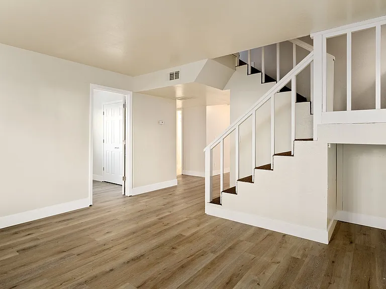1119 W Sacramento Ave — Photo 4