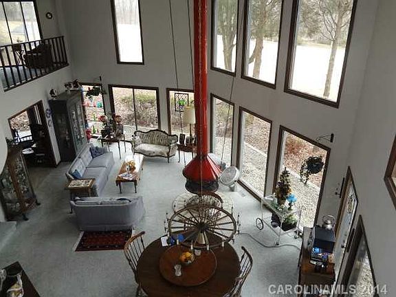 2nd image of 7 Pine Knoll Ln