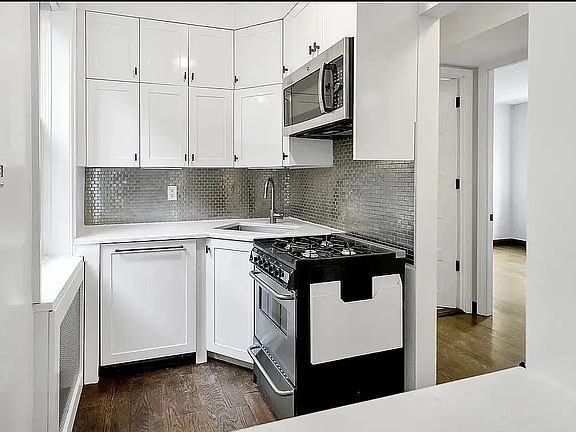 3rd image of 885 10th Ave APT 5G