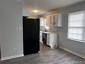 570 Chatsworth Dr — Photo 5