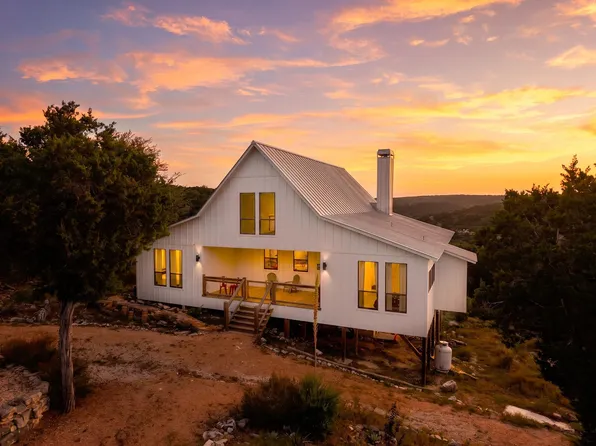 4010 Summit Dr, New Braunfels, TX 78132