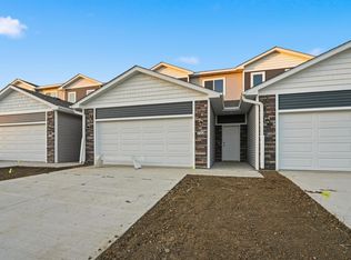 713 Campusside Pl, Norwalk, IA 50211