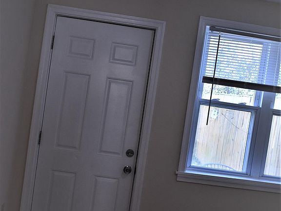 5th image of 219 N Adams St