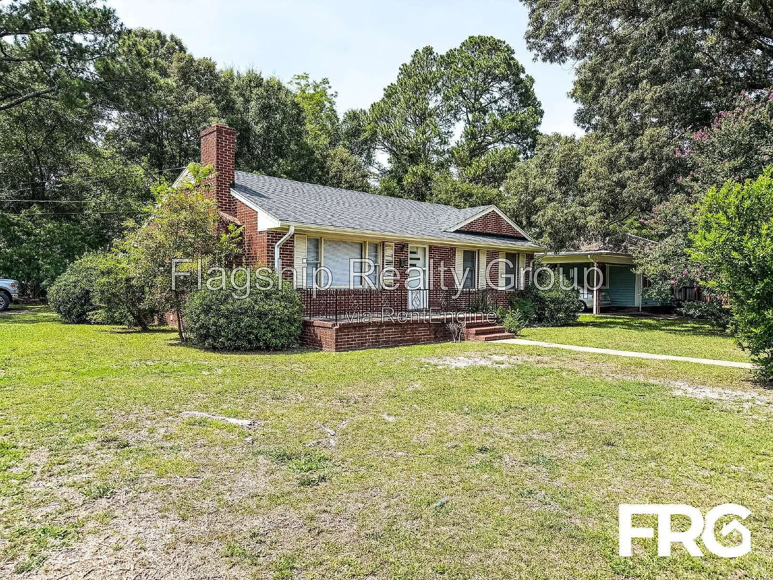 3 bed, 1.0 bath, 1131 sqft, $1,295 — Photo 2