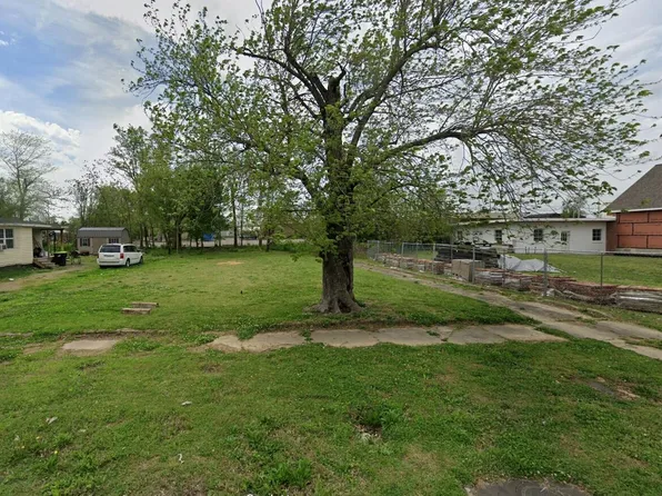 427 S 8th St, Mayfield, KY 42066