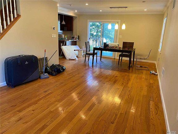 2nd image of 16431 Underhill Ave