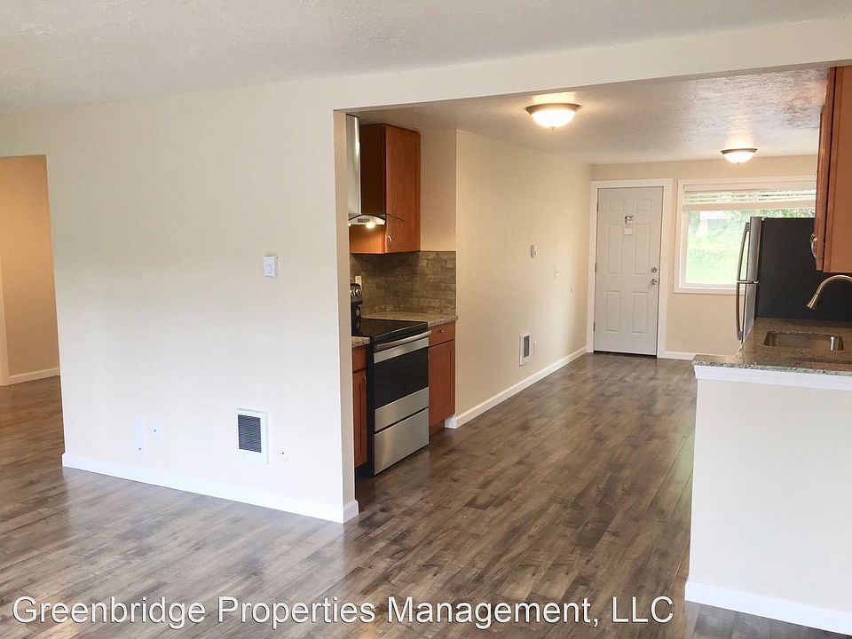 2nd image of 1313 NE 131st Pl #201
