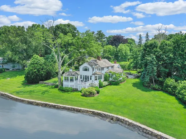 16 Marlow Ct, Riverside, CT 06878