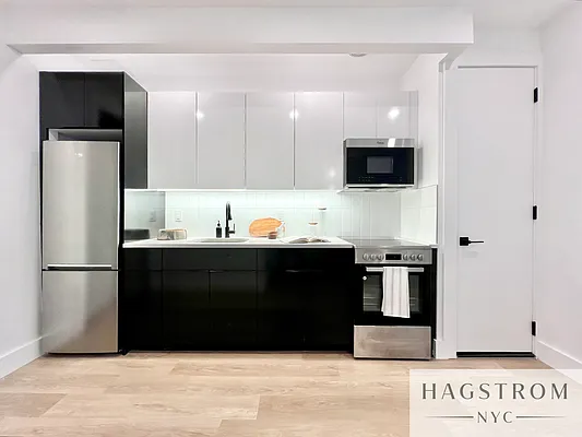 Rented by Hagstrom Management Inc | media 31