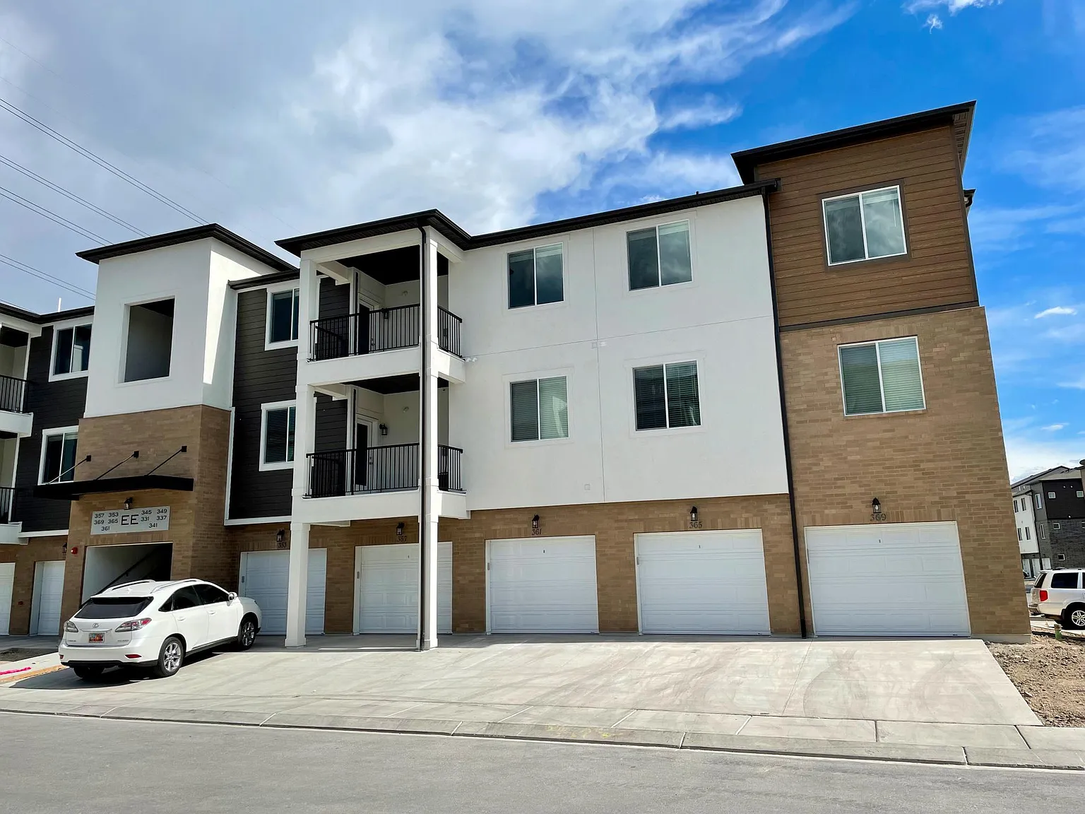 3 bed, 1272 sqft, $1,800 — Photo 1