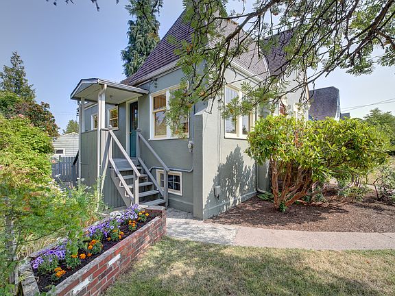 3rd image of 11246 Phinney Ave N