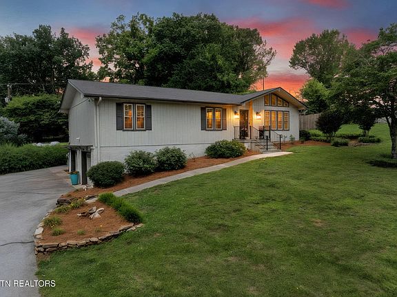 2nd image of 1229 Southbreeze Cir