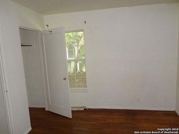 4th image of 202 Pershing Ave