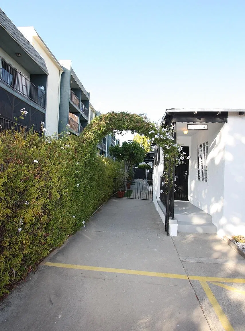 3704 Glendon Ave — Photo 4