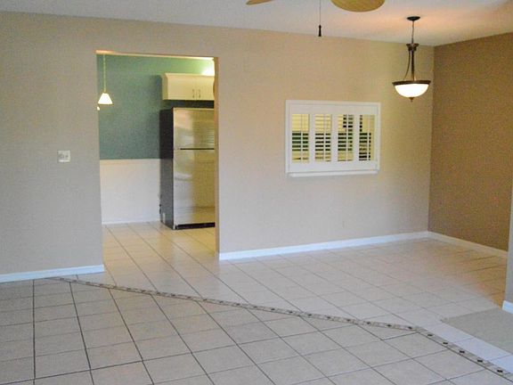 4th image of 1995 SW Silver Pine Way APT C2