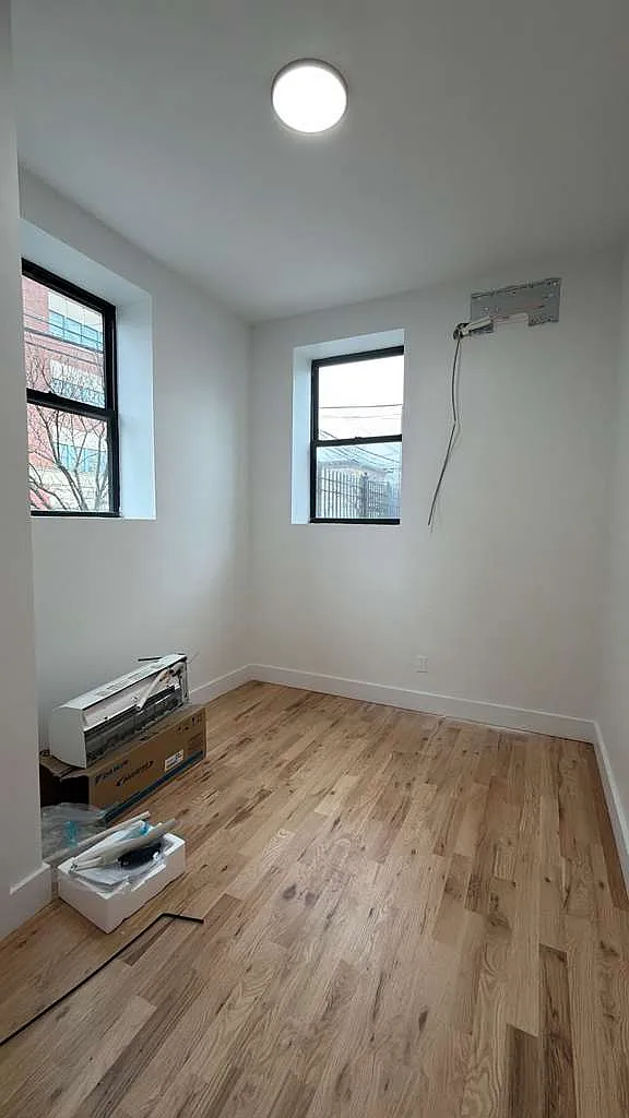 Building Photo - 1172 Clay Ave #1