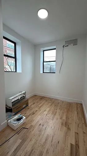 2789 Webb Ave Photo 1
