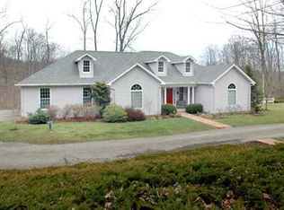 124 Woodhaven Dr, Jeannette, PA