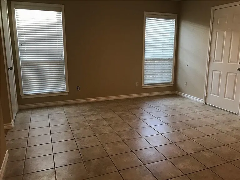 2806 Ridgecrest Dr — Photo 4