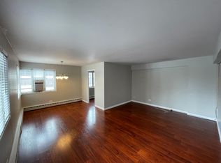 700 W Bittersweet Pl APT 208, Chicago, IL 60613
