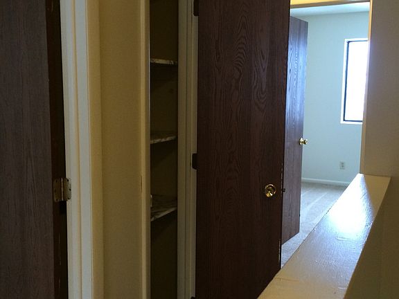 3rd image of 510-542 Hycliff Dr N