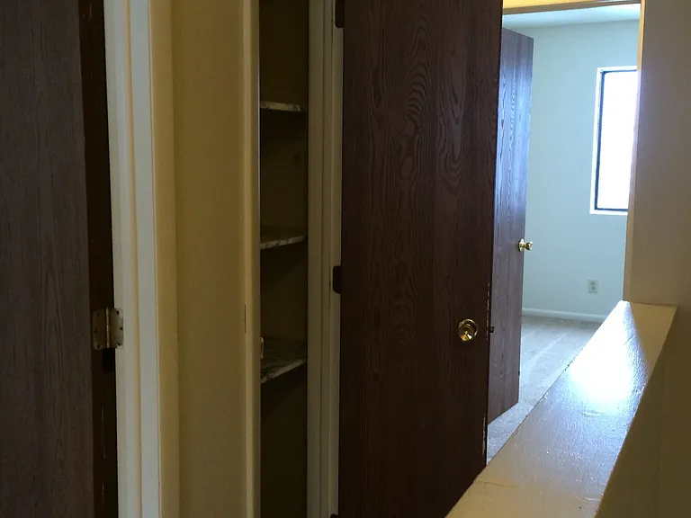 510-542 Hycliff Dr N — Photo 3