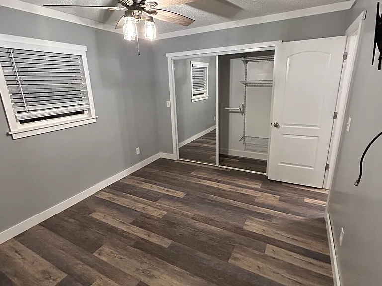 Dale Dr — Photo 8