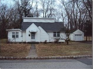 50 River Dr, Lake Hiawatha, NJ 07034