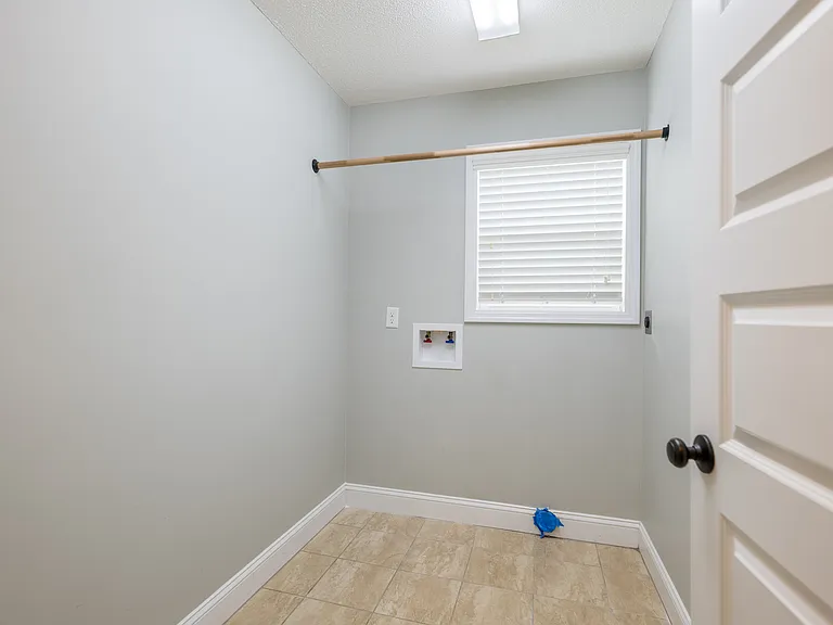 4122 Barrington Dr — Photo 11