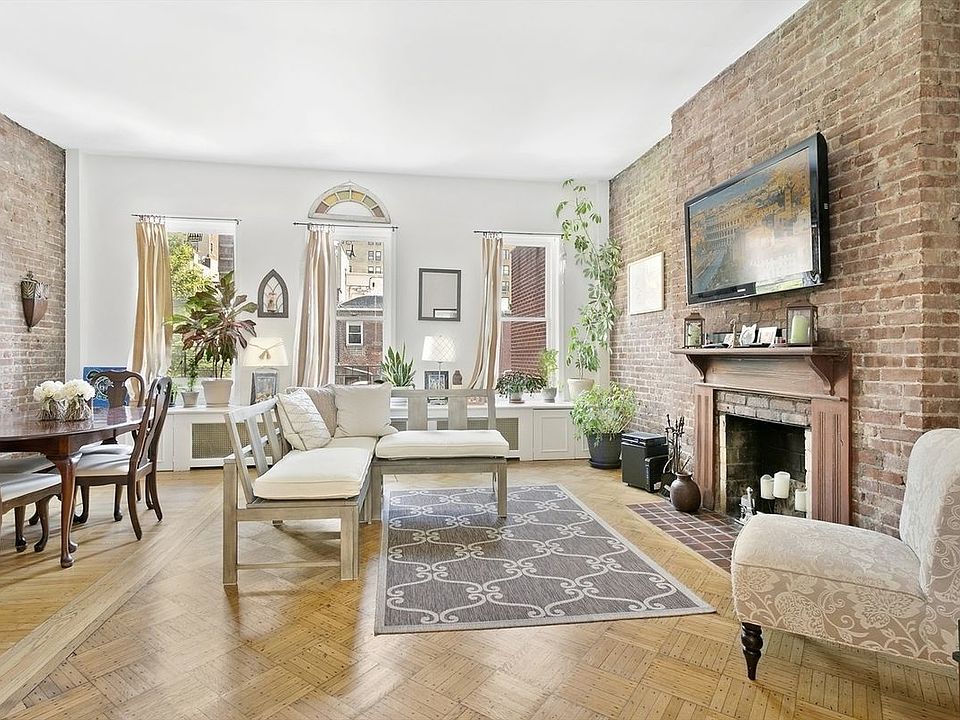 2nd image of 125 W 77th St APT 3